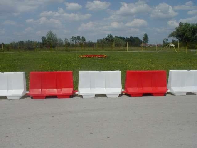 PLASTIČNE BARIJERE